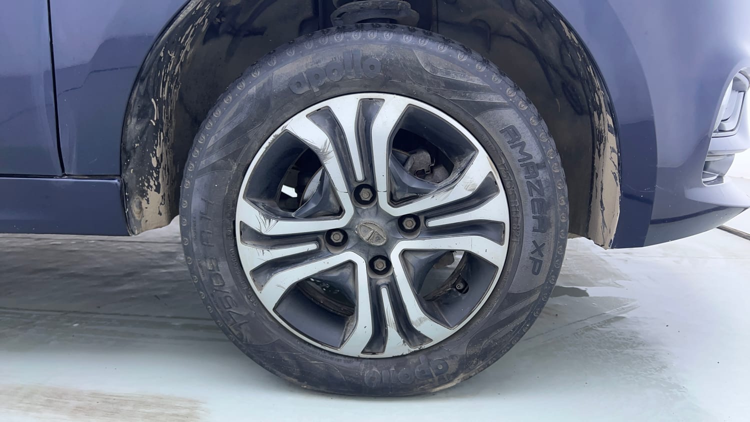 Used 2021 Tata Tiago XZ Petrol Manual tyres RIGHT FRONT TYRE RIM VIEW