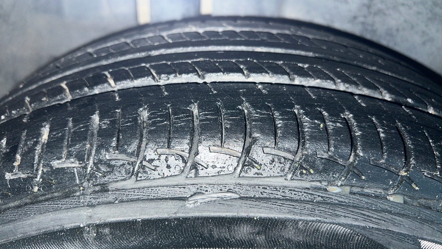 Used 2014 Maruti Suzuki Ertiga ZXi Petrol Manual tyres RIGHT REAR TYRE TREAD VIEW