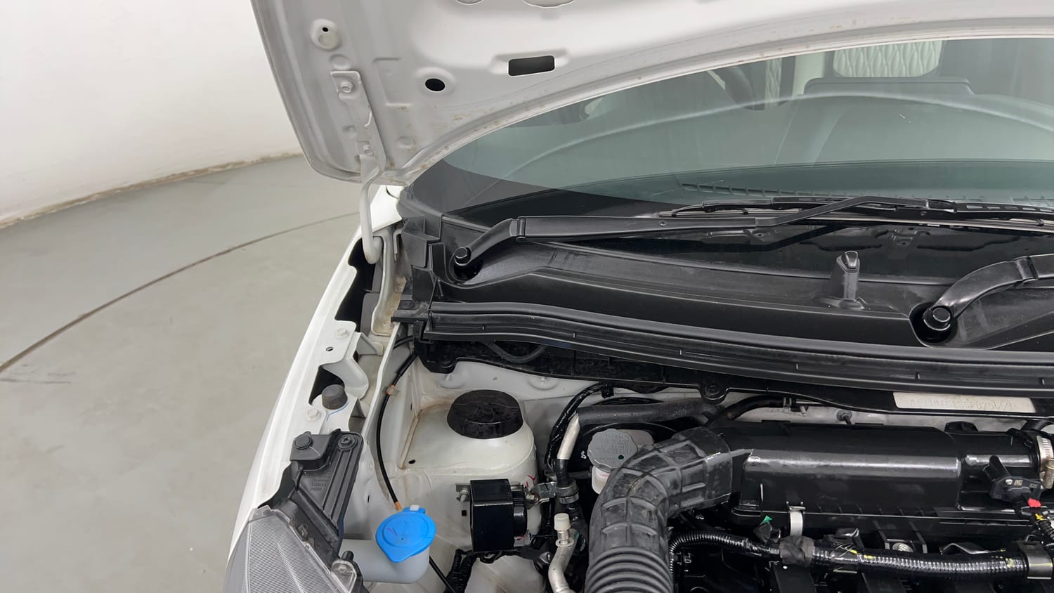 Used 2025 Maruti Suzuki Wagon R ZXI Plus 1.2 Petrol Manual engine ENGINE RIGHT SIDE HINGE & APRON VIEW
