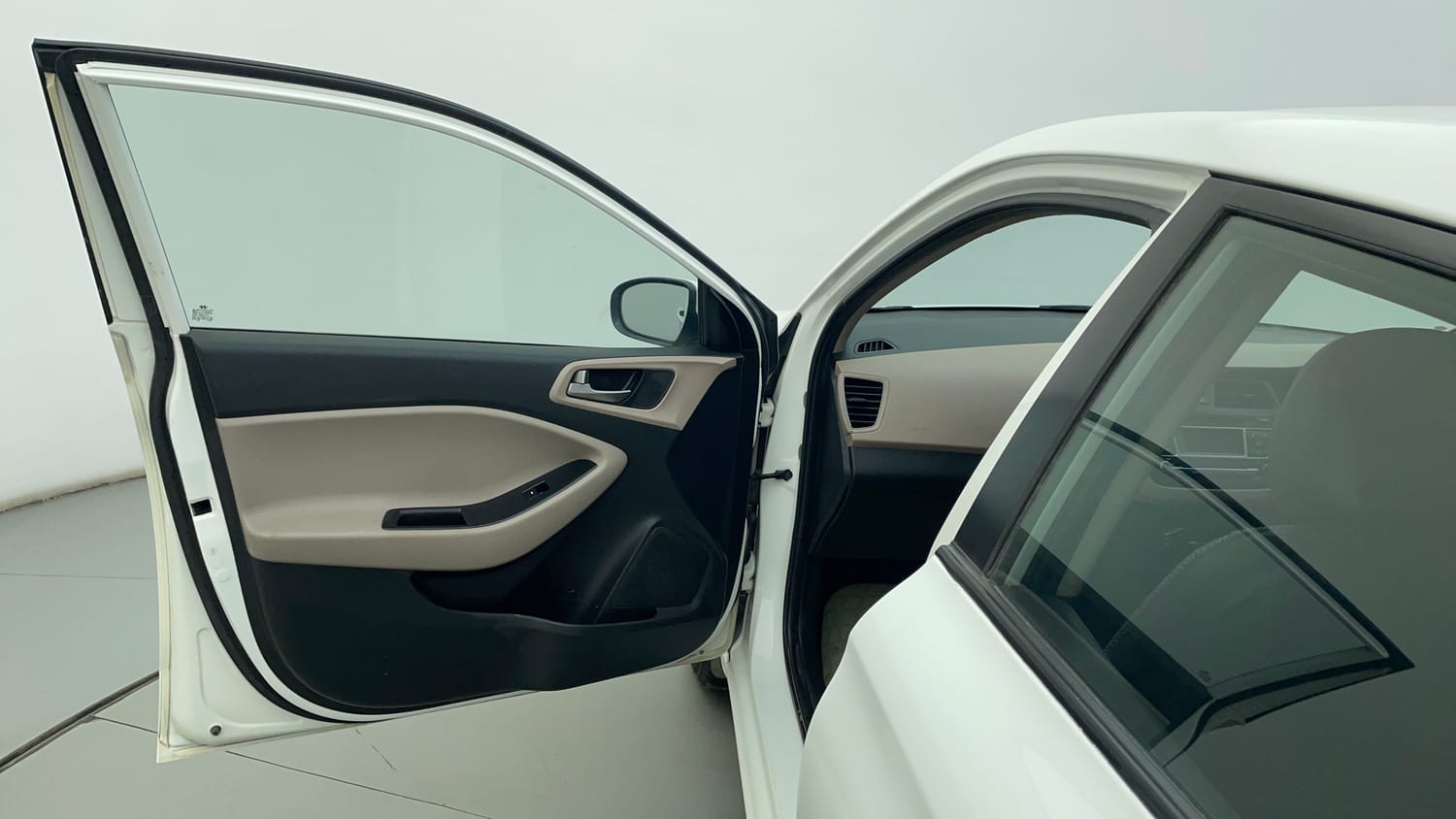 Used 2017 Hyundai Elite i20 Magna Executive 1.2 Petrol Manual interior LEFT FRONT DOOR OPEN VIEW
