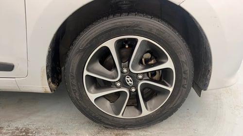 Used 2017 Hyundai Grand i10 Asta 1.2 Kappa VTVT Petrol Manual tyres RIGHT FRONT TYRE RIM VIEW