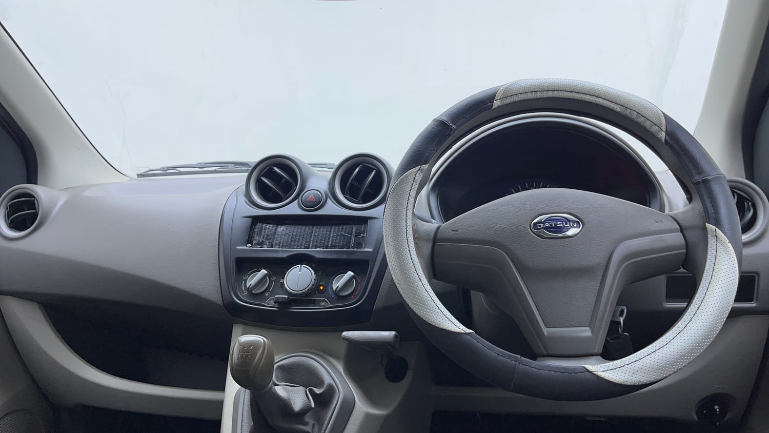 Used 2015 Datsun GO T Petrol Manual interior DASHBOARD VIEW