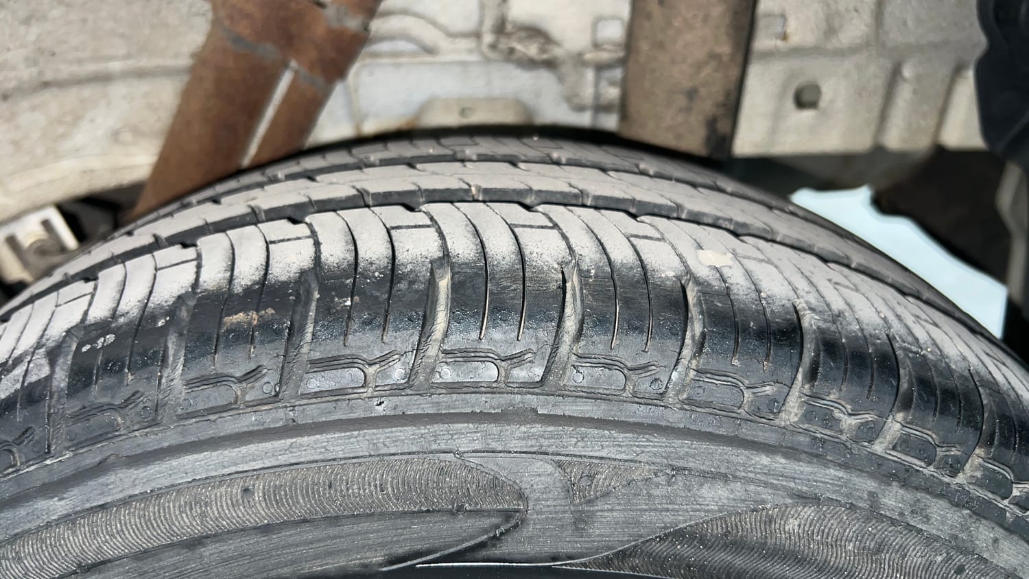 Used 2017 Mahindra KUV100 K6 6 STR Petrol Manual tyres LEFT REAR TYRE TREAD VIEW