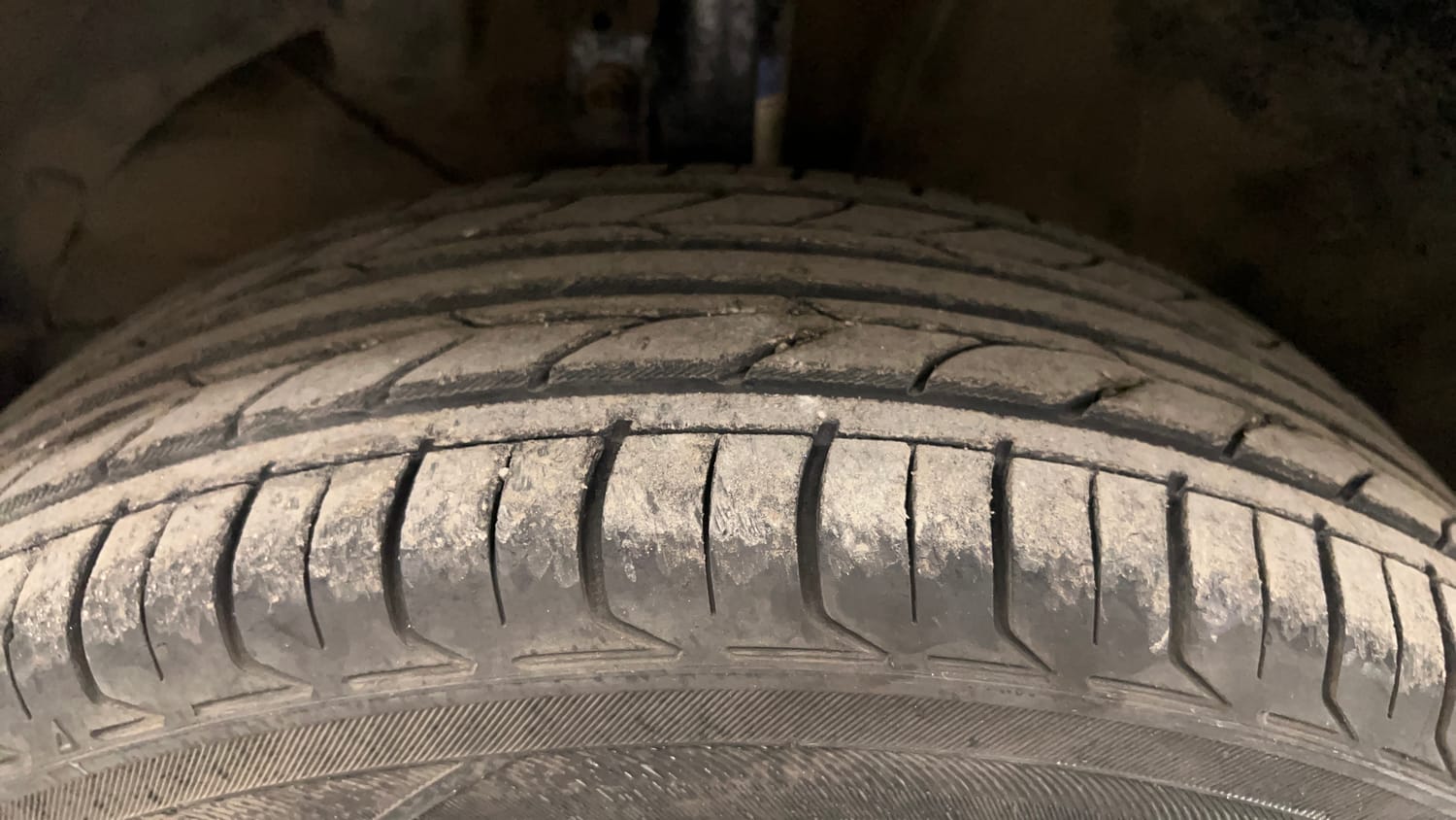 Used 2016 Maruti Suzuki Baleno Delta 1.2 Petrol Manual tyres LEFT FRONT TYRE TREAD VIEW