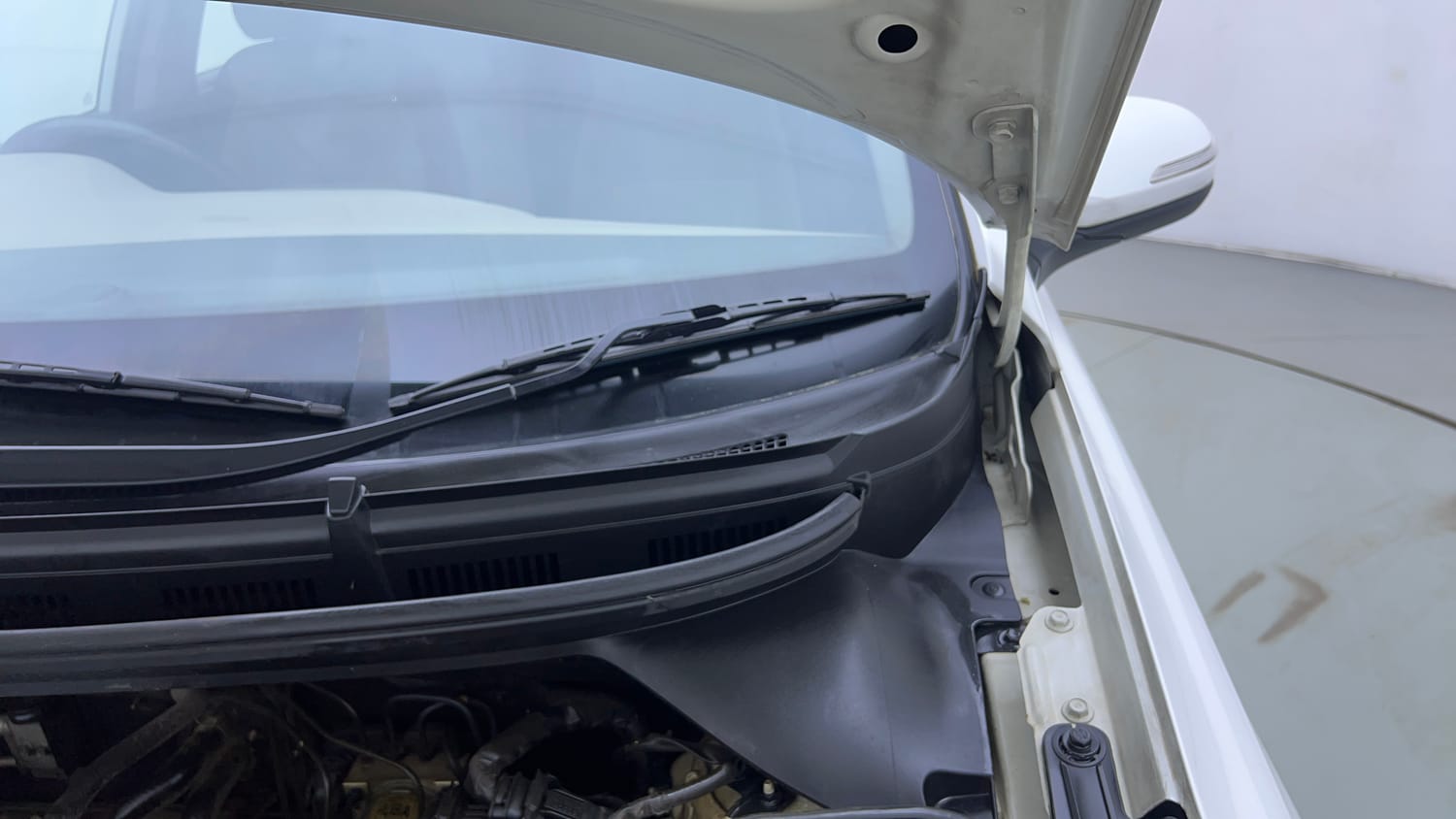 Used 2018 Hyundai Elite i20 Asta 1.2 (O) Petrol Manual engine ENGINE LEFT SIDE HINGE & APRON VIEW
