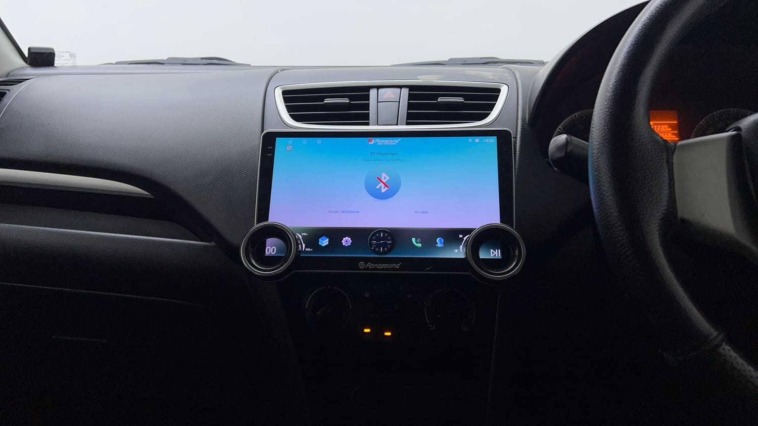 Used 2015 Maruti Suzuki Swift VXi Petrol Manual top_features Integrated (in-dash) music system