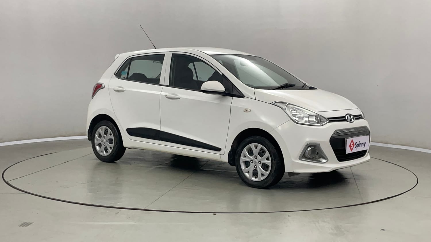 Used 2016 Hyundai Grand i10 Magna 1.2 Kappa VTVT Petrol Manual exterior RIGHT FRONT CORNER VIEW