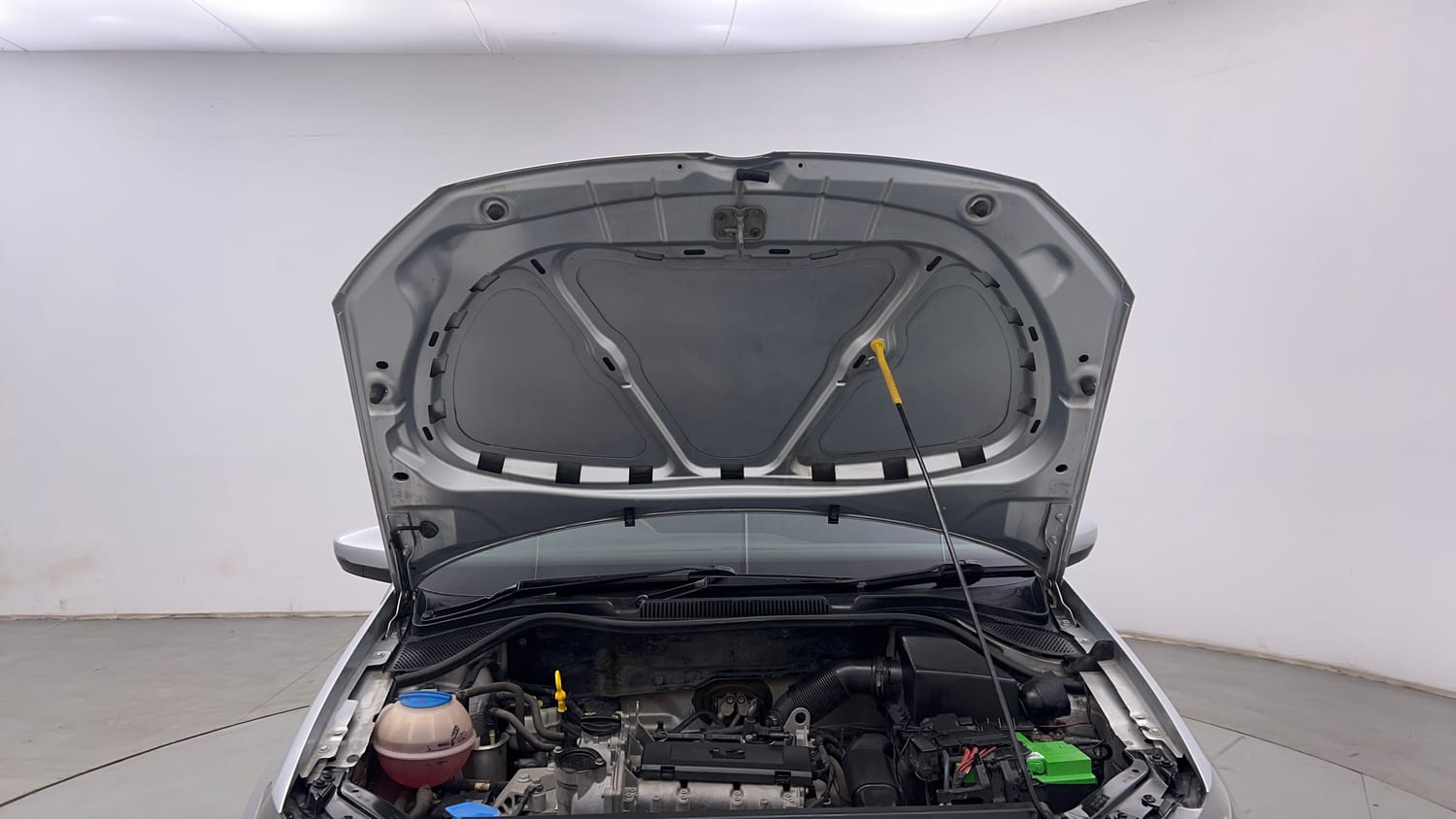 Used 2017 Volkswagen Ameo Trendline 1.2L (P) Petrol Manual engine ENGINE & BONNET OPEN FRONT VIEW