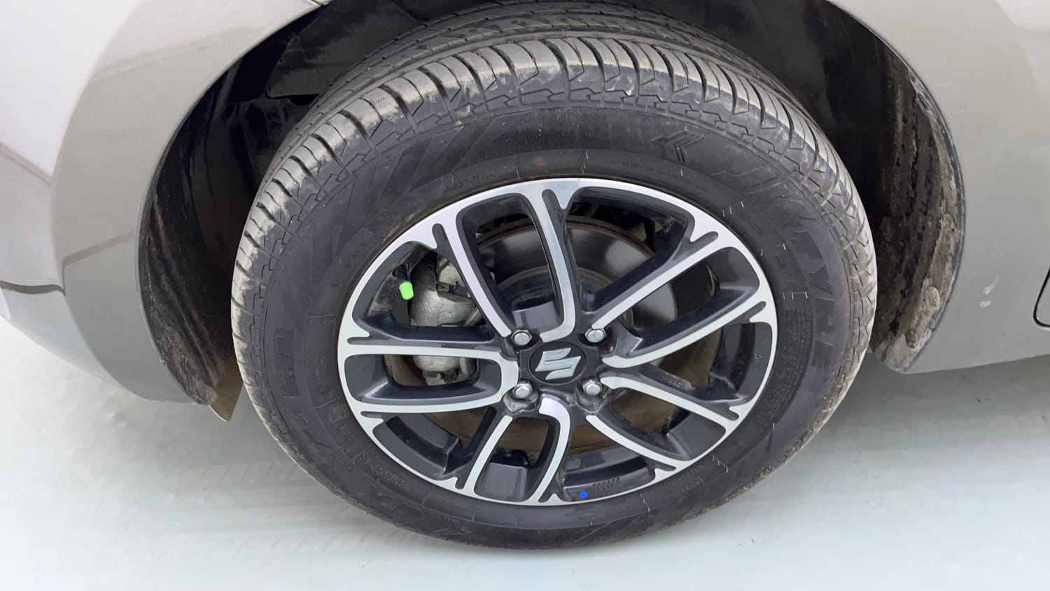 Used 2023 Maruti Suzuki Swift ZXi Plus Petrol Manual tyres LEFT FRONT TYRE RIM VIEW