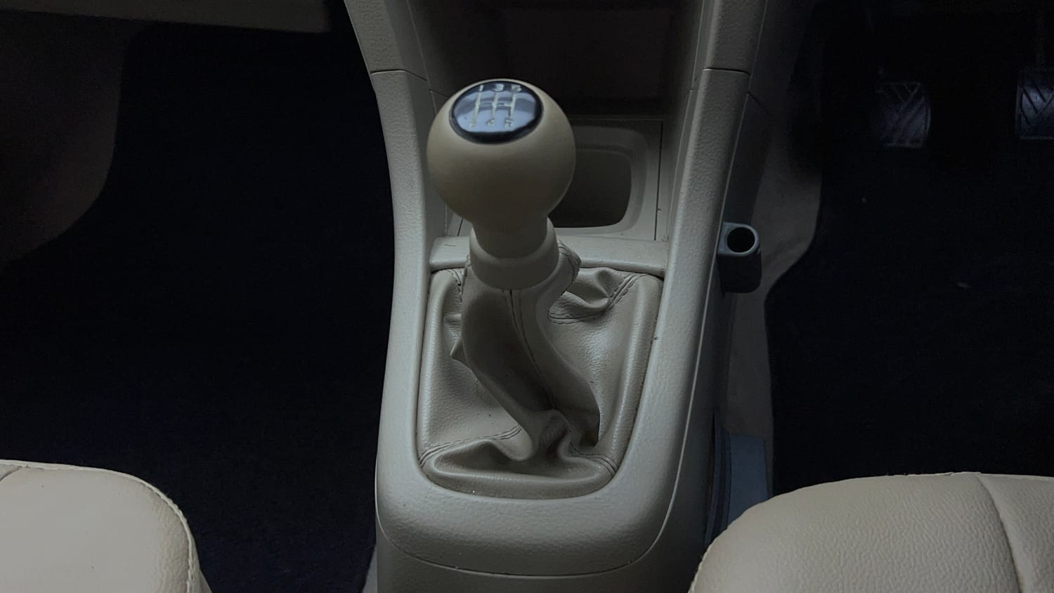 Used 2014 Maruti Suzuki Ertiga ZXi Petrol Manual interior GEAR  KNOB VIEW