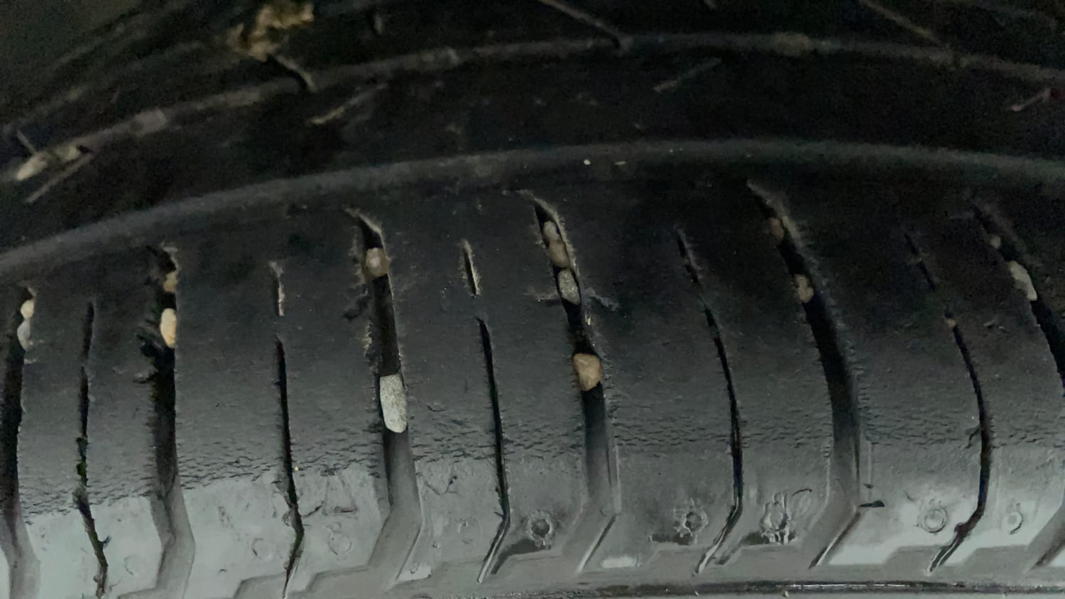 Used 2024 Hyundai i20 Sportz (O) 1.2 IVT Petrol Automatic tyres LEFT FRONT TYRE TREAD VIEW