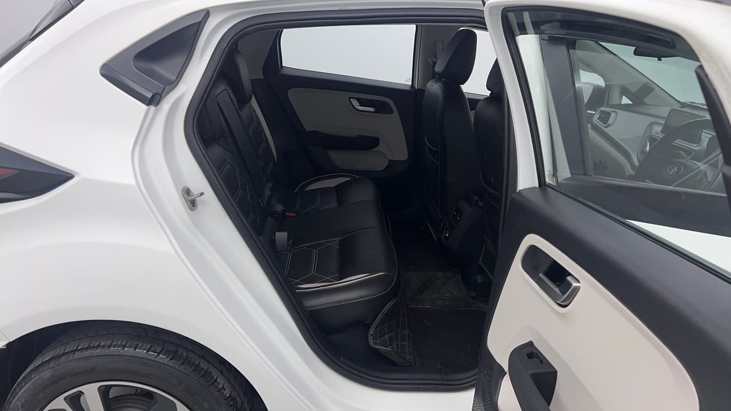 Used 2021 Tata Altroz XZ Plus Petrol Petrol Manual interior RIGHT SIDE REAR DOOR CABIN VIEW