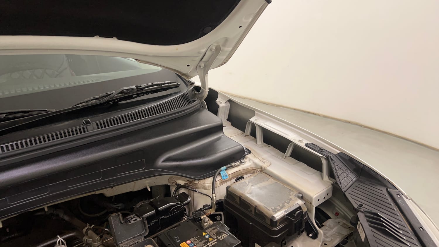 Used 2023 Hyundai Creta S Plus 1.5 Petrol Knight Petrol Manual engine ENGINE LEFT SIDE HINGE & APRON VIEW