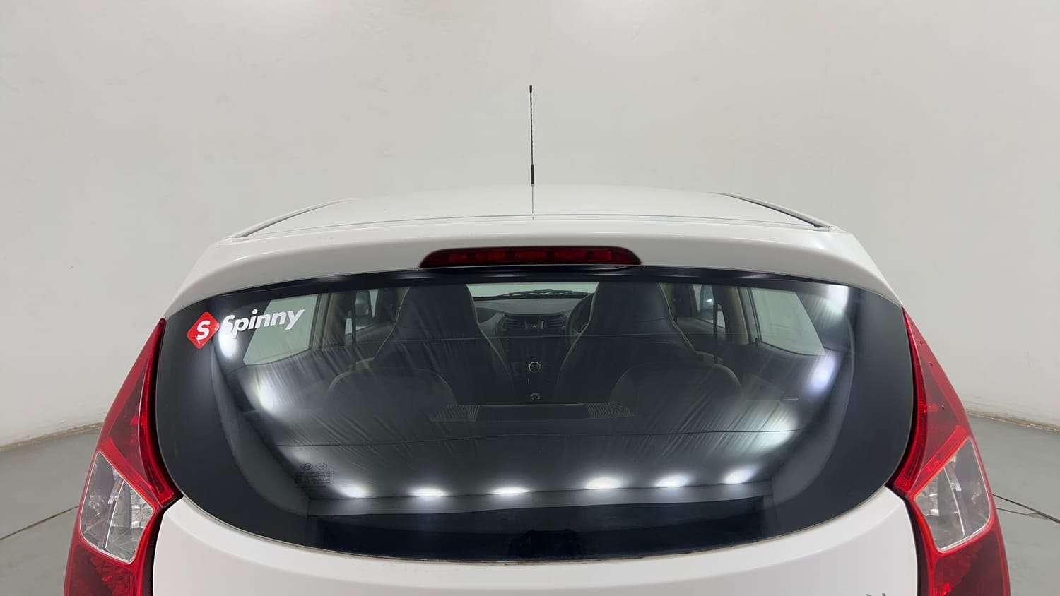 Used 2014 Hyundai Eon Magna Petrol Manual exterior BACK WINDSHIELD VIEW