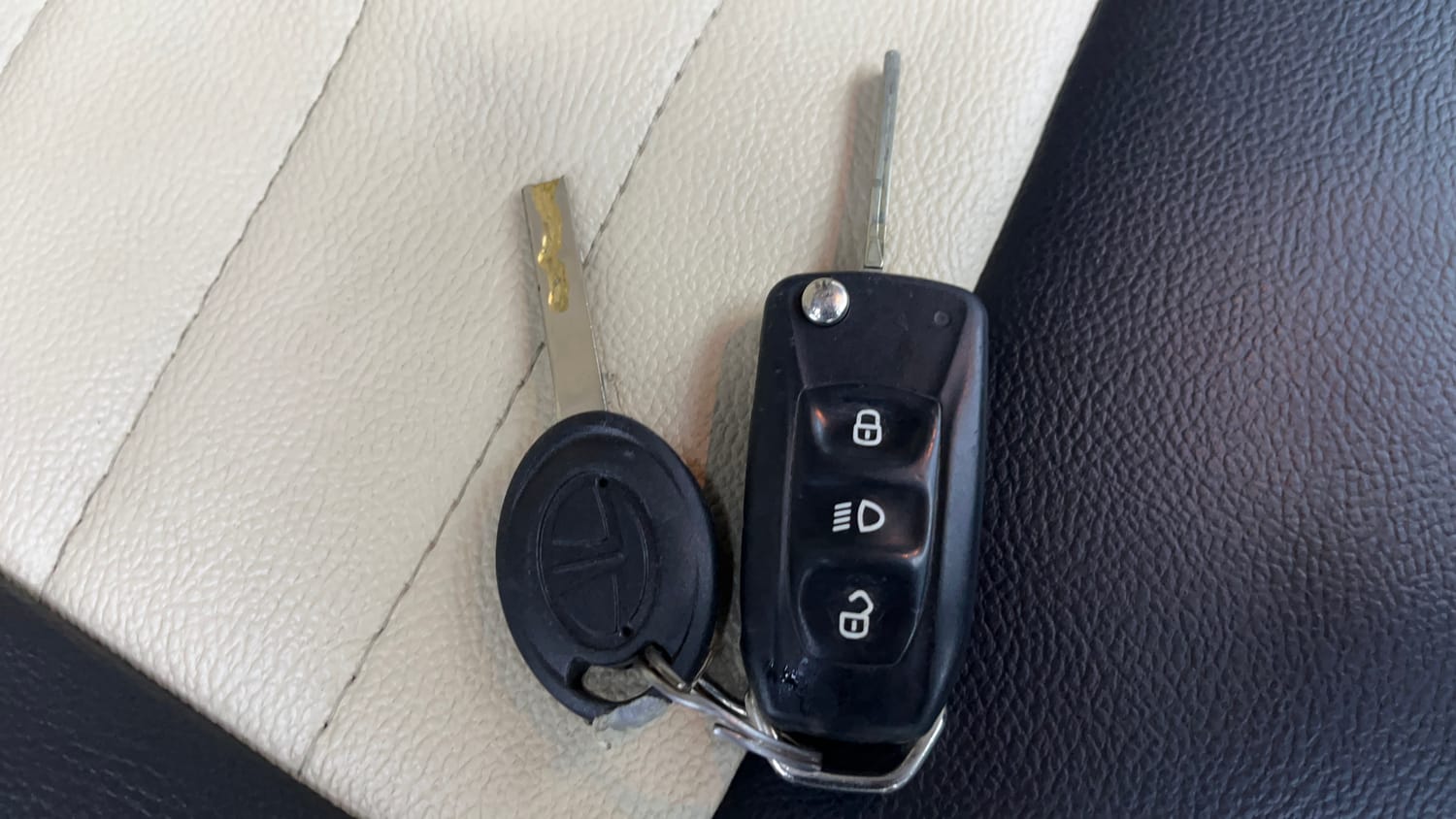 Used 2022 Tata Altroz XM Plus Petrol Petrol Manual extra CAR KEY VIEW