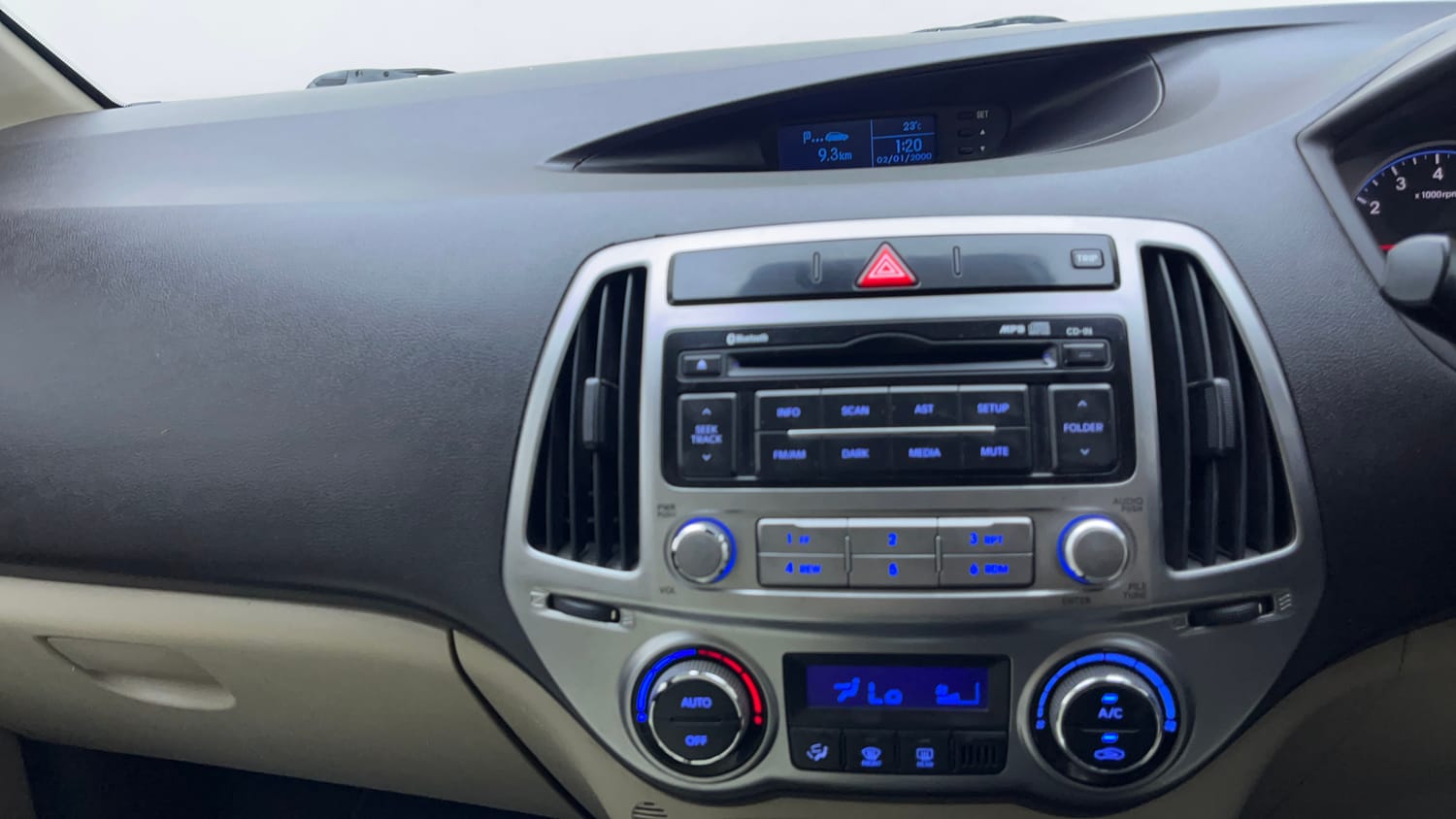 Used 2012 Hyundai i20 Sportz 1.2 Petrol Manual interior MUSIC SYSTEM & AC CONTROL VIEW