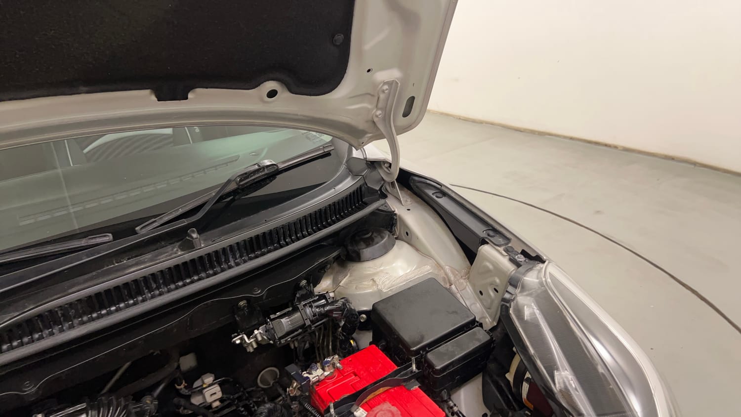 Used 2018 Maruti Suzuki Baleno Alpha 1.2 AT Petrol Automatic engine ENGINE LEFT SIDE HINGE & APRON VIEW
