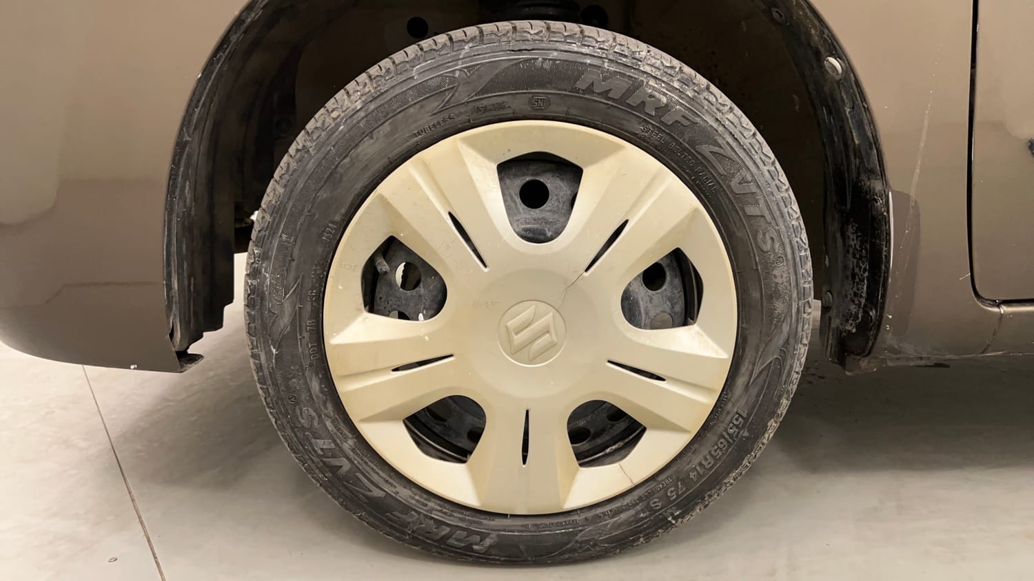 Used 2016 Maruti Suzuki Wagon R 1.0 VXI AMT Petrol Automatic tyres LEFT FRONT TYRE RIM VIEW