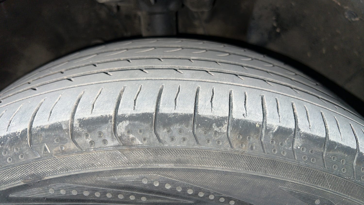 Used 2021 Hyundai Venue SX (O) 1.5 CRDi Diesel Manual tyres RIGHT FRONT TYRE TREAD VIEW