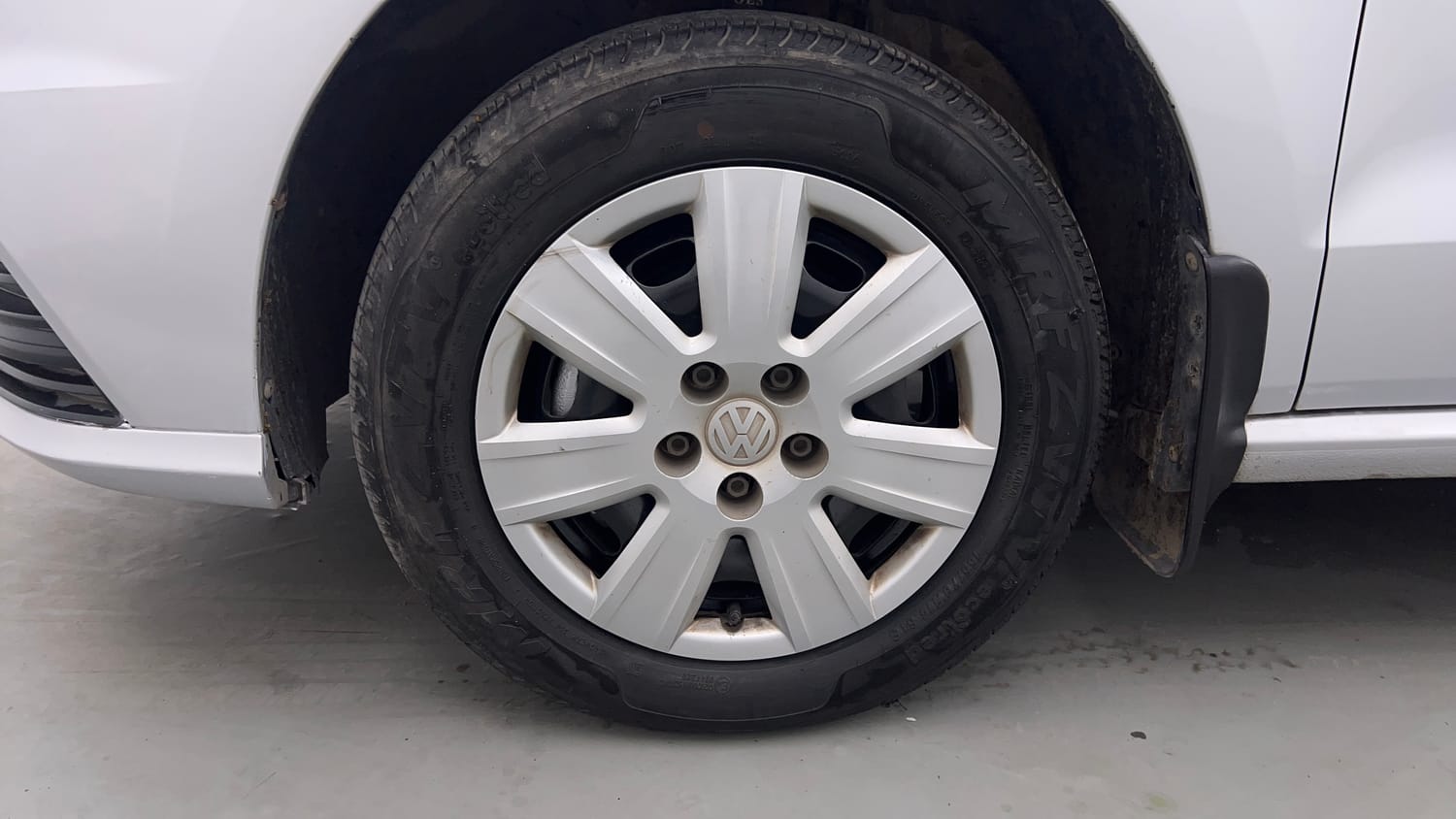 Used 2017 Volkswagen Ameo Trendline 1.2L (P) Petrol Manual tyres LEFT FRONT TYRE RIM VIEW