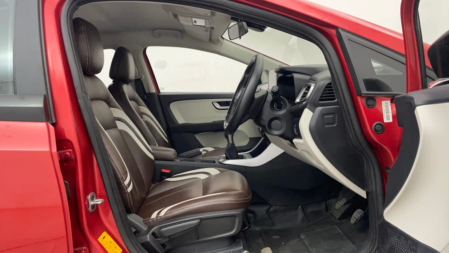 Used 2022 Tata Altroz XZ Petrol Petrol Manual interior RIGHT SIDE FRONT DOOR CABIN VIEW