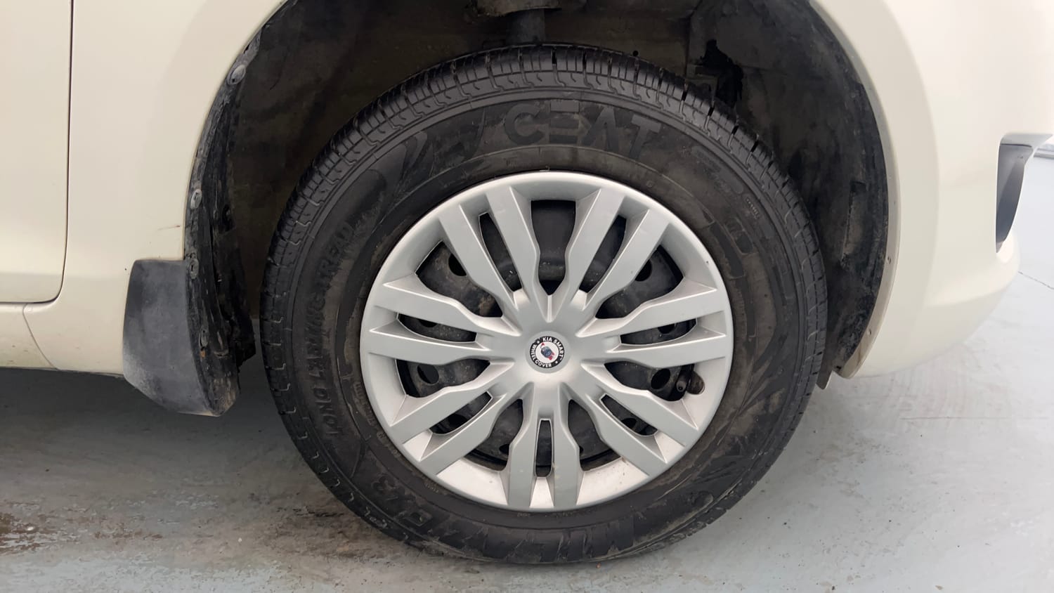Used 2012 Maruti Suzuki Swift VXi Petrol Manual tyres RIGHT FRONT TYRE RIM VIEW