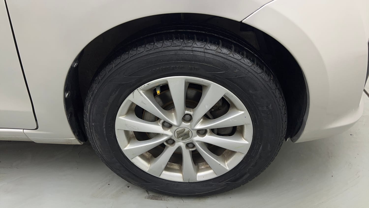 Used 2014 Maruti Suzuki Ertiga ZXi Petrol Manual tyres RIGHT FRONT TYRE RIM VIEW