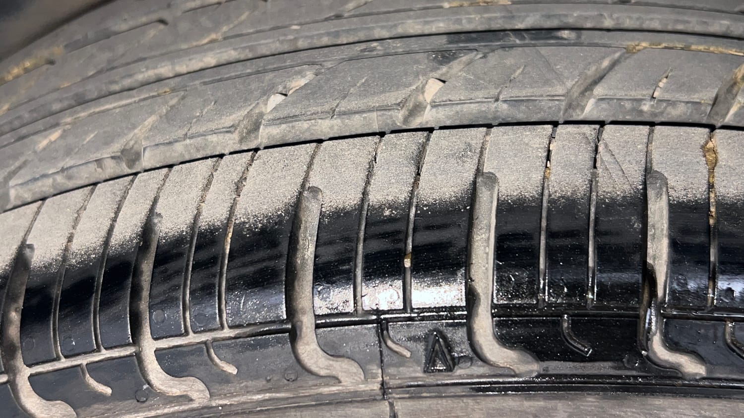 Used 2017 Volkswagen Ameo Trendline 1.2L (P) Petrol Manual tyres LEFT REAR TYRE TREAD VIEW