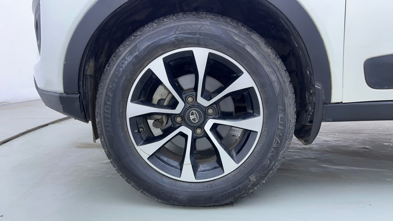 Used 2021 Tata Nexon XZA Plus (S) Petrol Automatic tyres LEFT FRONT TYRE RIM VIEW
