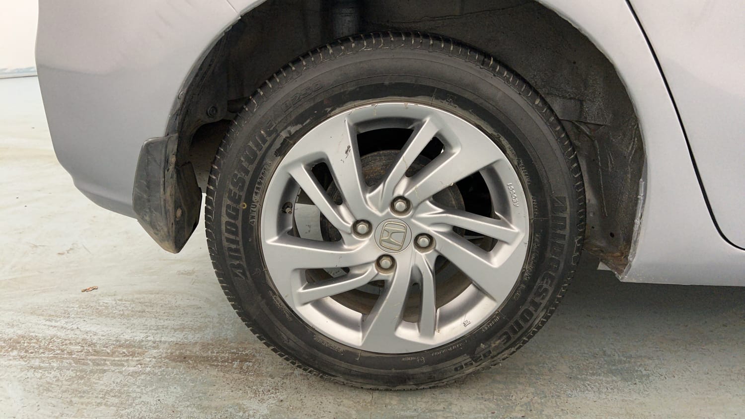 Used 2022 Honda Jazz ZX CVT Petrol Automatic tyres RIGHT REAR TYRE RIM VIEW