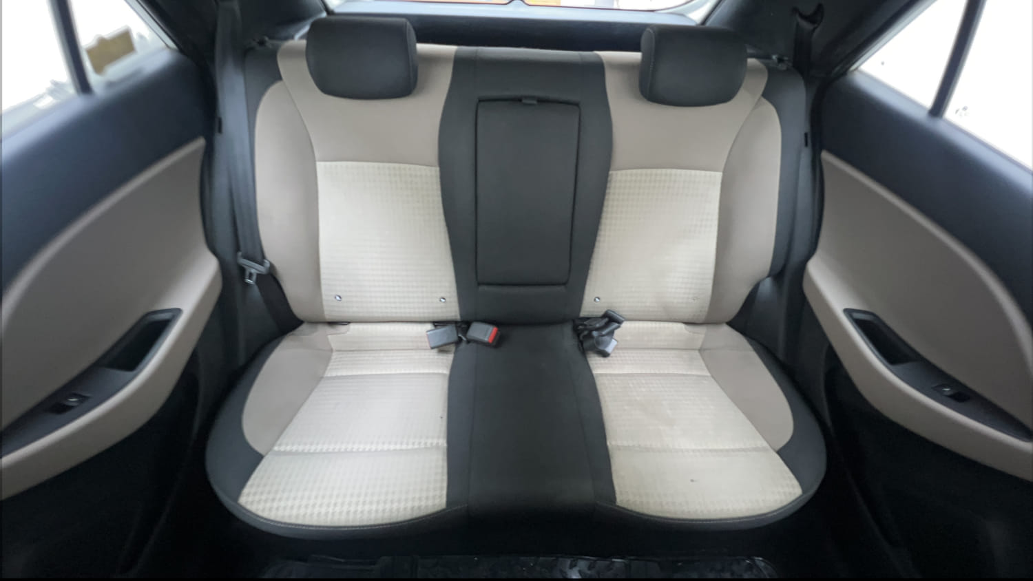 Used 2018 Hyundai Elite i20 Asta 1.2 (O) Petrol Manual interior REAR SEAT CONDITION VIEW