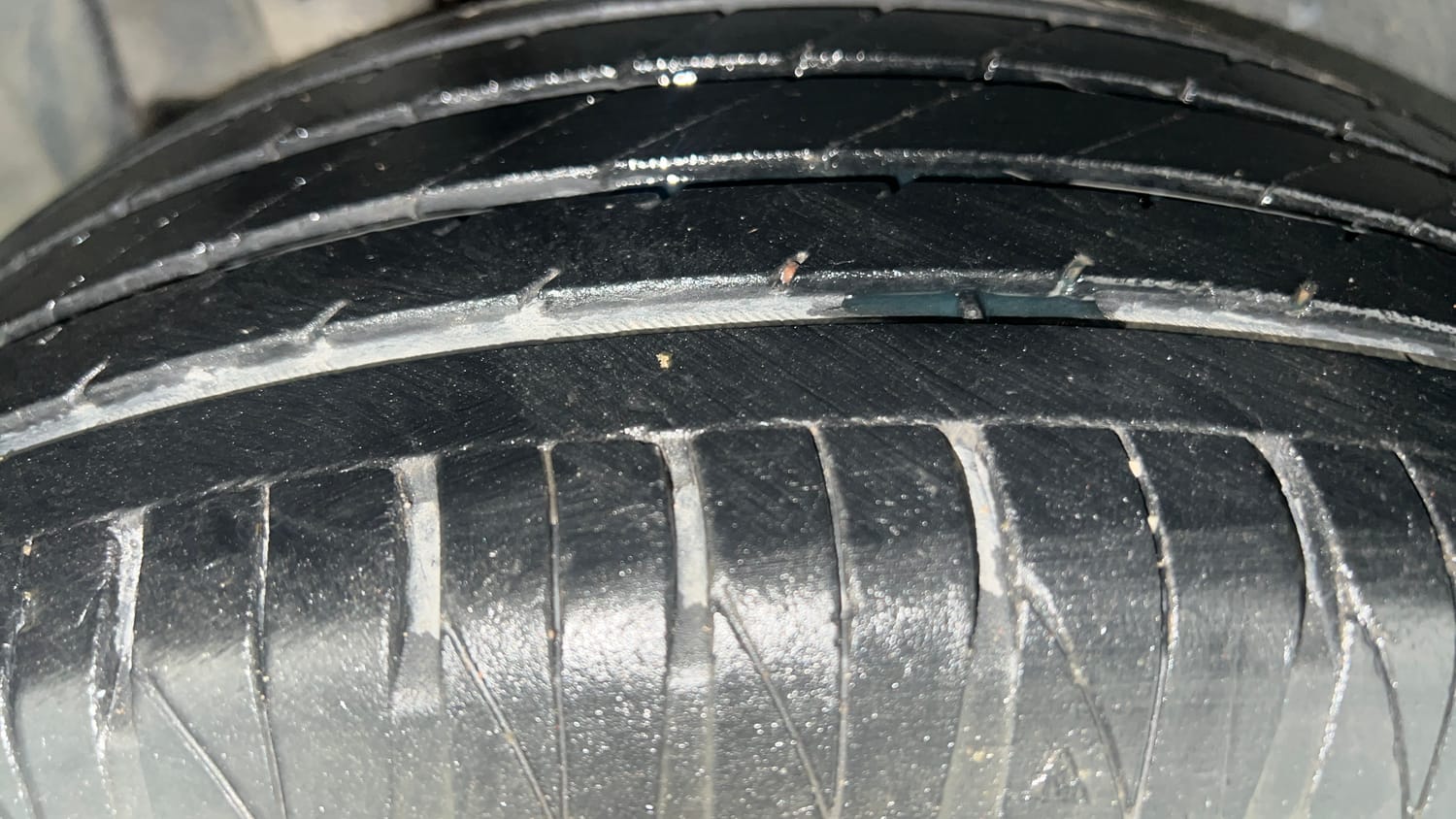 Used 2022 maruti-suzuki Vitara Brezza ZXi Plus Petrol Manual tyres RIGHT REAR TYRE TREAD VIEW