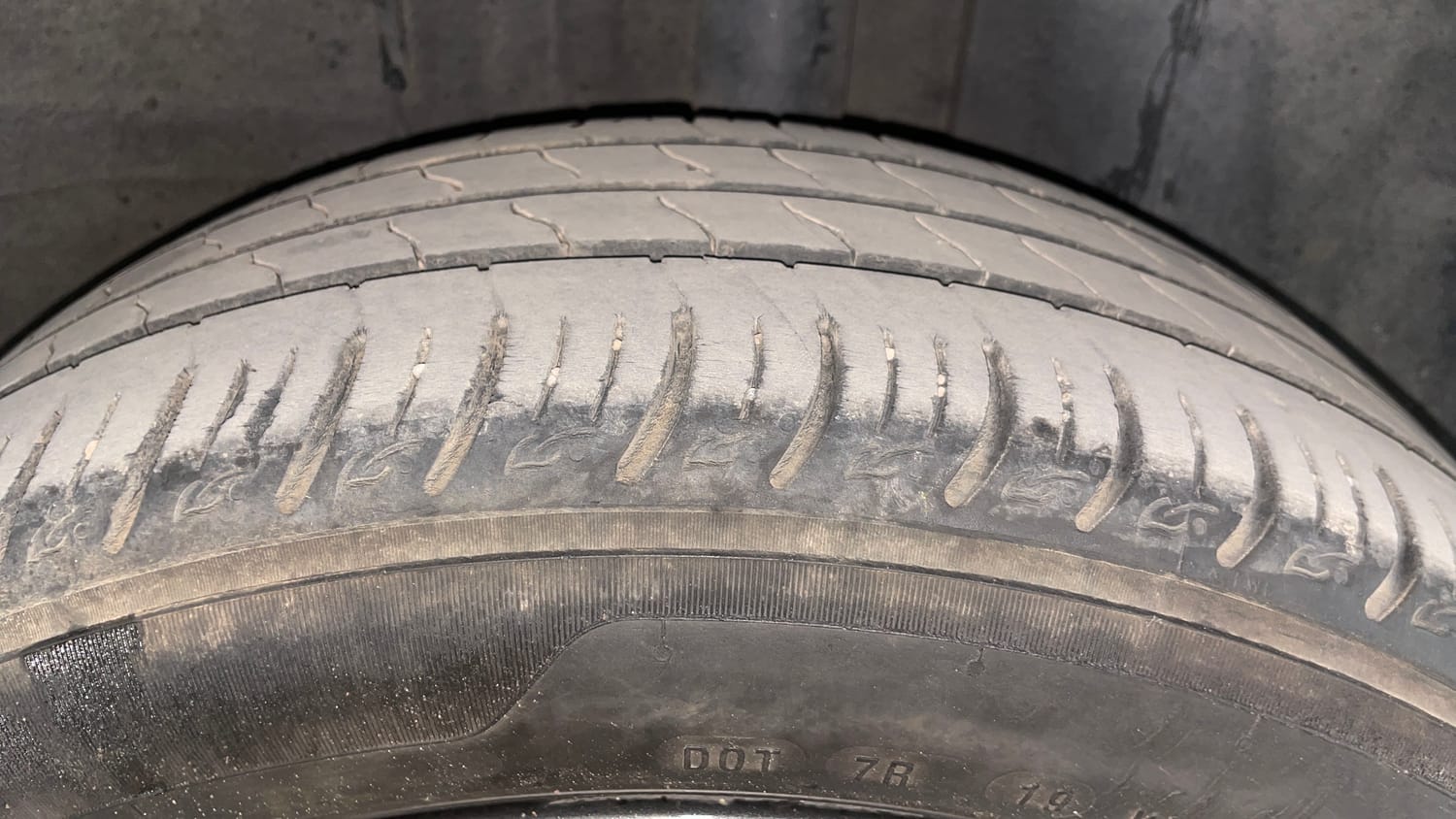 Used 2022 Tata Altroz XZ Petrol Petrol Manual tyres LEFT REAR TYRE TREAD VIEW