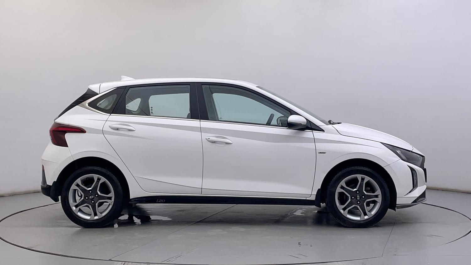 Used 2024 Hyundai i20 Sportz (O) 1.2 IVT Petrol Automatic exterior RIGHT SIDE VIEW