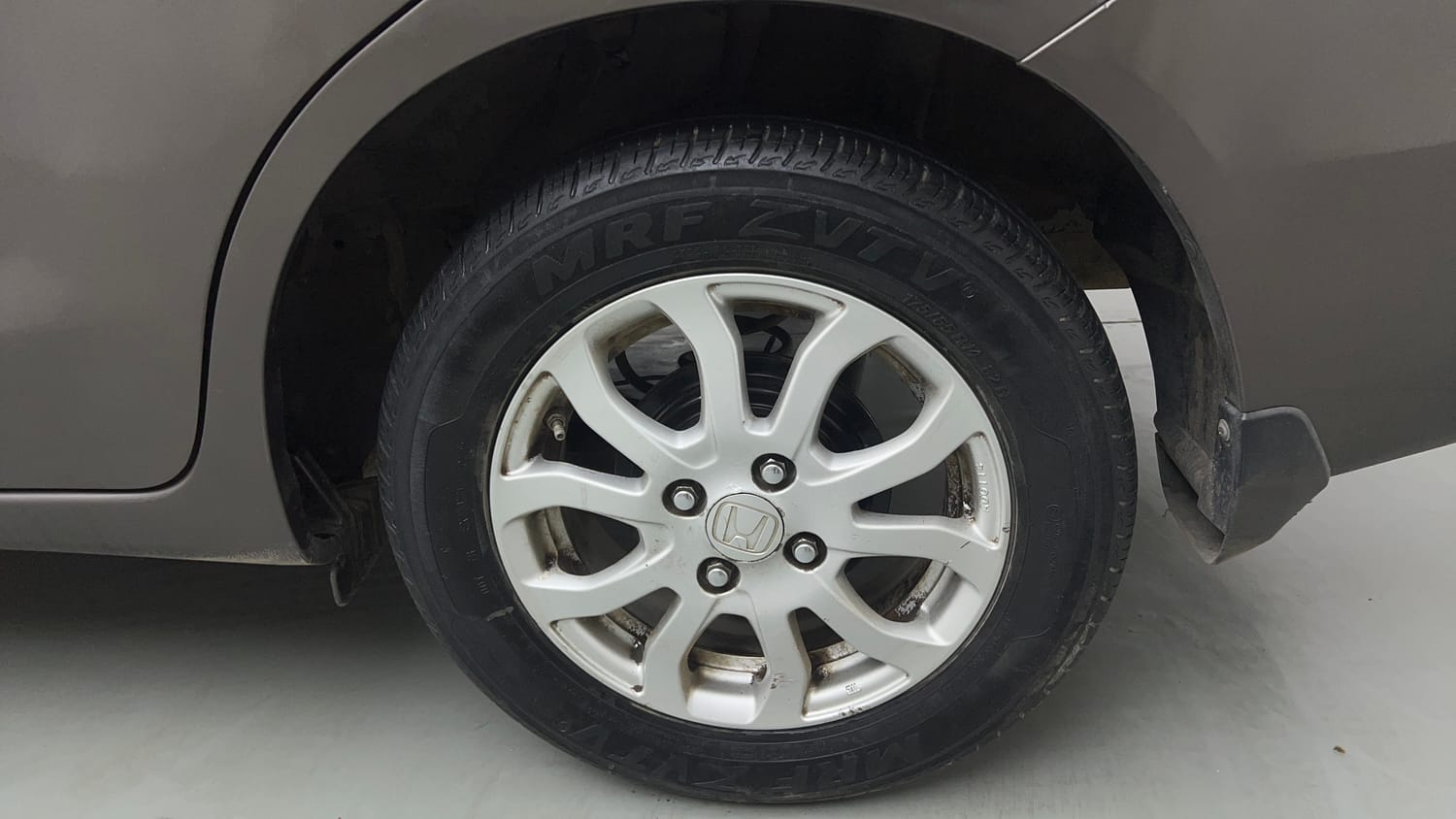 Used 2013 Honda Amaze 1.2 VX AT i-VTEC Petrol Automatic tyres LEFT REAR TYRE RIM VIEW