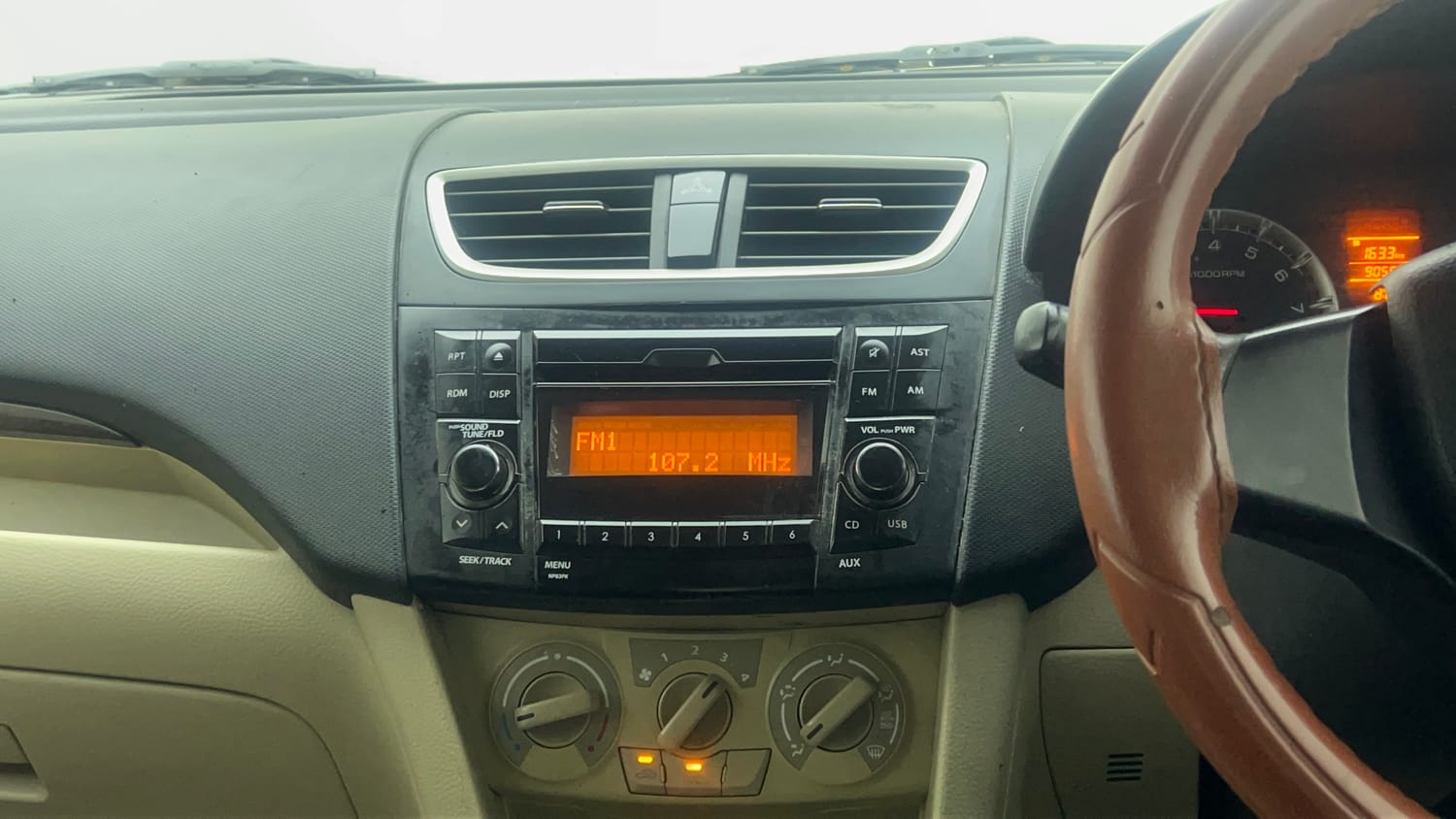 Used 2016 Maruti Suzuki Swift Dzire VXI Petrol Manual top_features Integrated (in-dash) music system