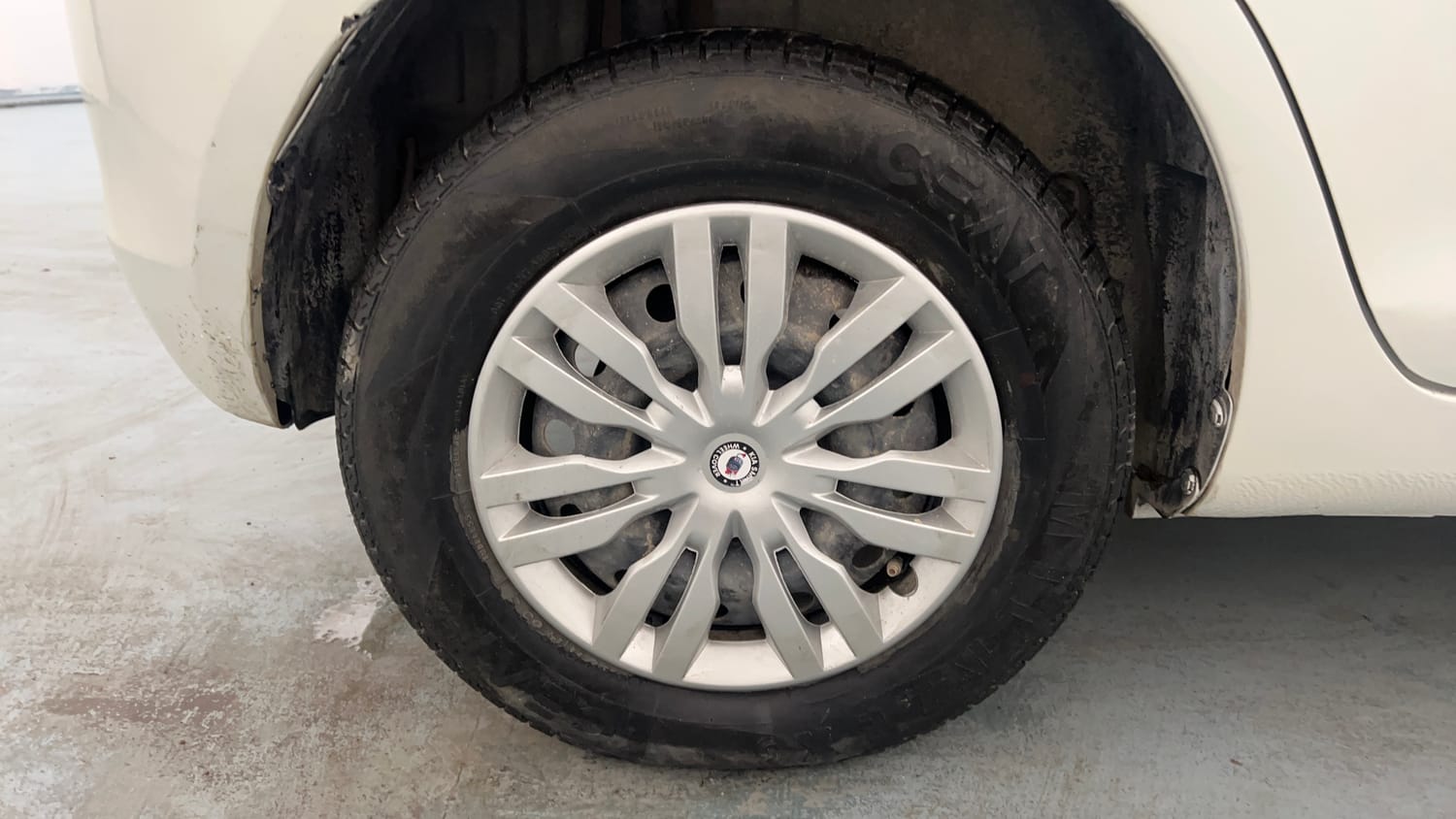 Used 2012 Maruti Suzuki Swift VXi Petrol Manual tyres RIGHT REAR TYRE RIM VIEW
