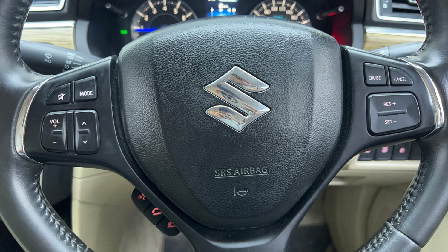 Used 2019 Maruti Suzuki Ciaz Alpha Hybrid 1.5 AT Petrol Automatic top_features Airbags