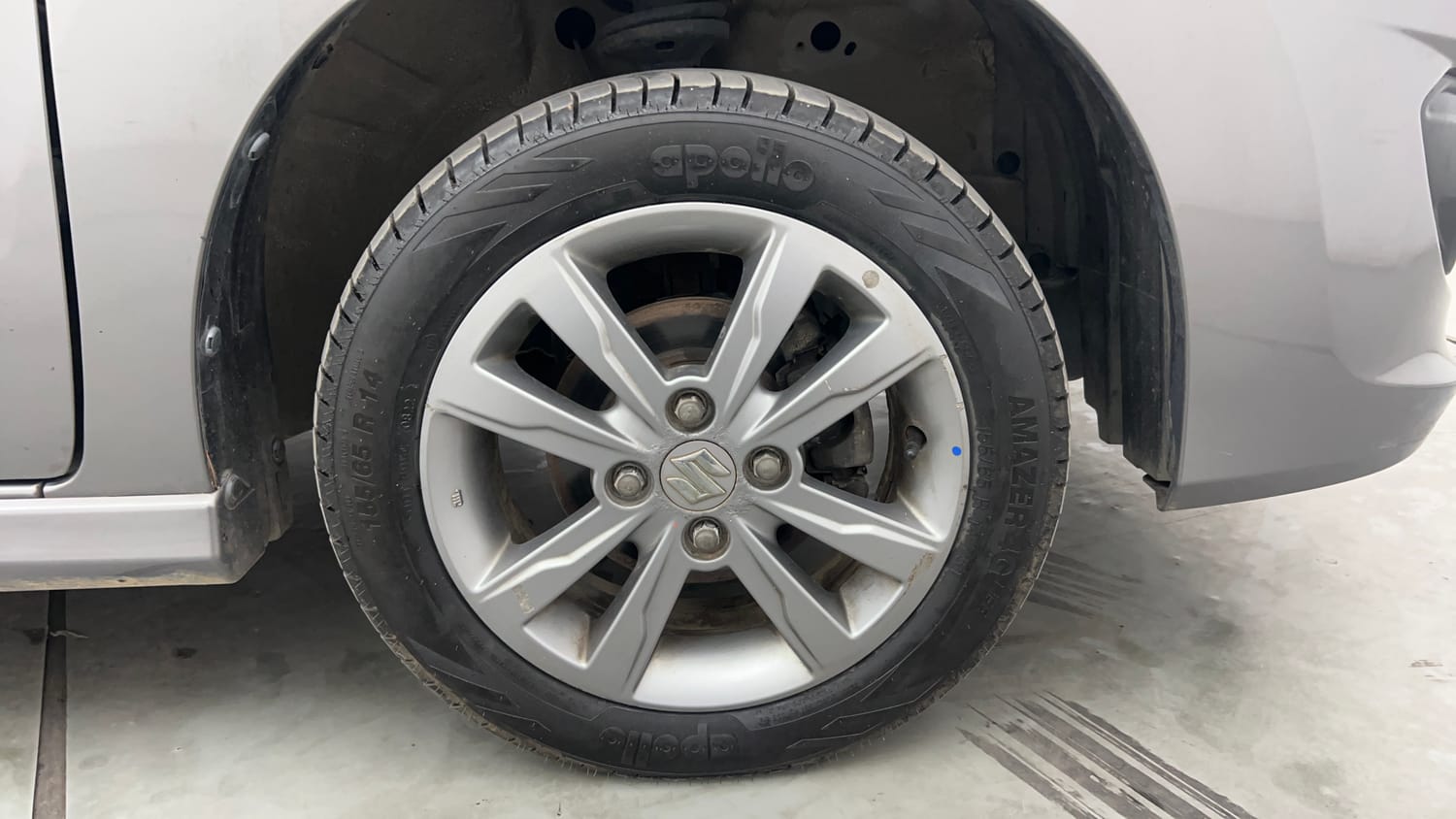 Used 2017 Maruti Suzuki Wagon R VXI+ Petrol Manual tyres RIGHT FRONT TYRE RIM VIEW