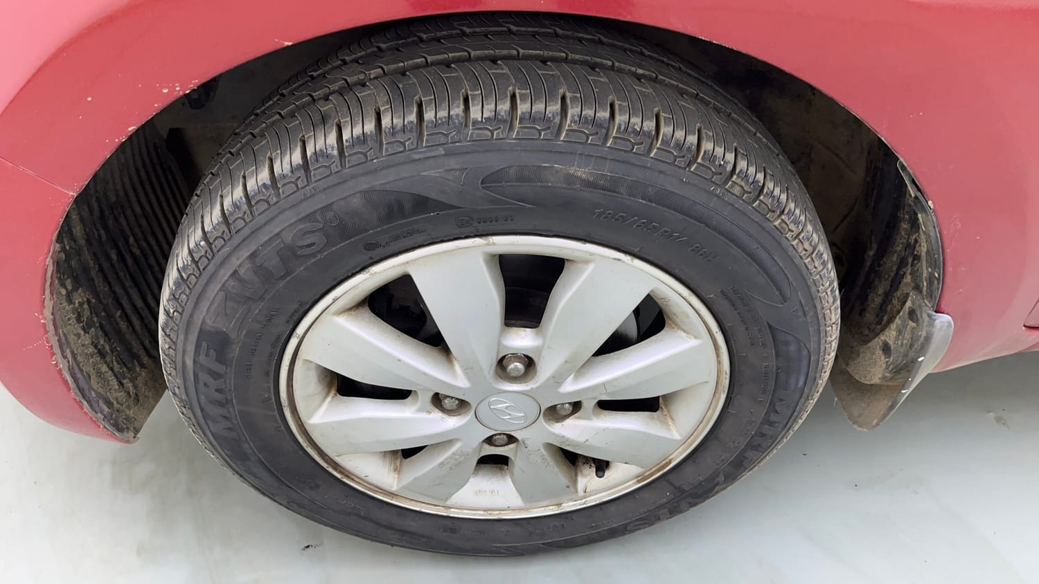 Used 2012 Hyundai i20 Sportz 1.2 Petrol Manual tyres LEFT FRONT TYRE RIM VIEW