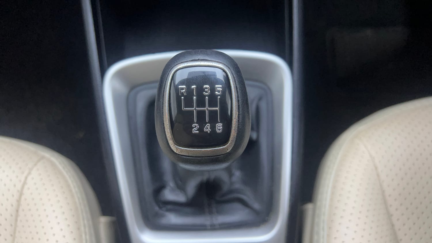 Used 2020 Hyundai Venue SX 1.4 CRDi Diesel Manual interior GEAR  KNOB VIEW