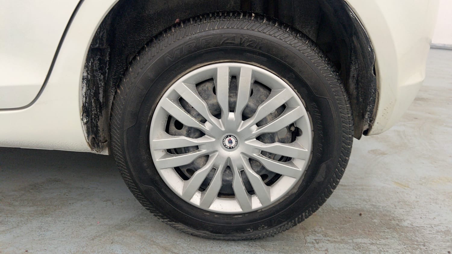 Used 2012 Maruti Suzuki Swift VXi Petrol Manual tyres LEFT REAR TYRE RIM VIEW