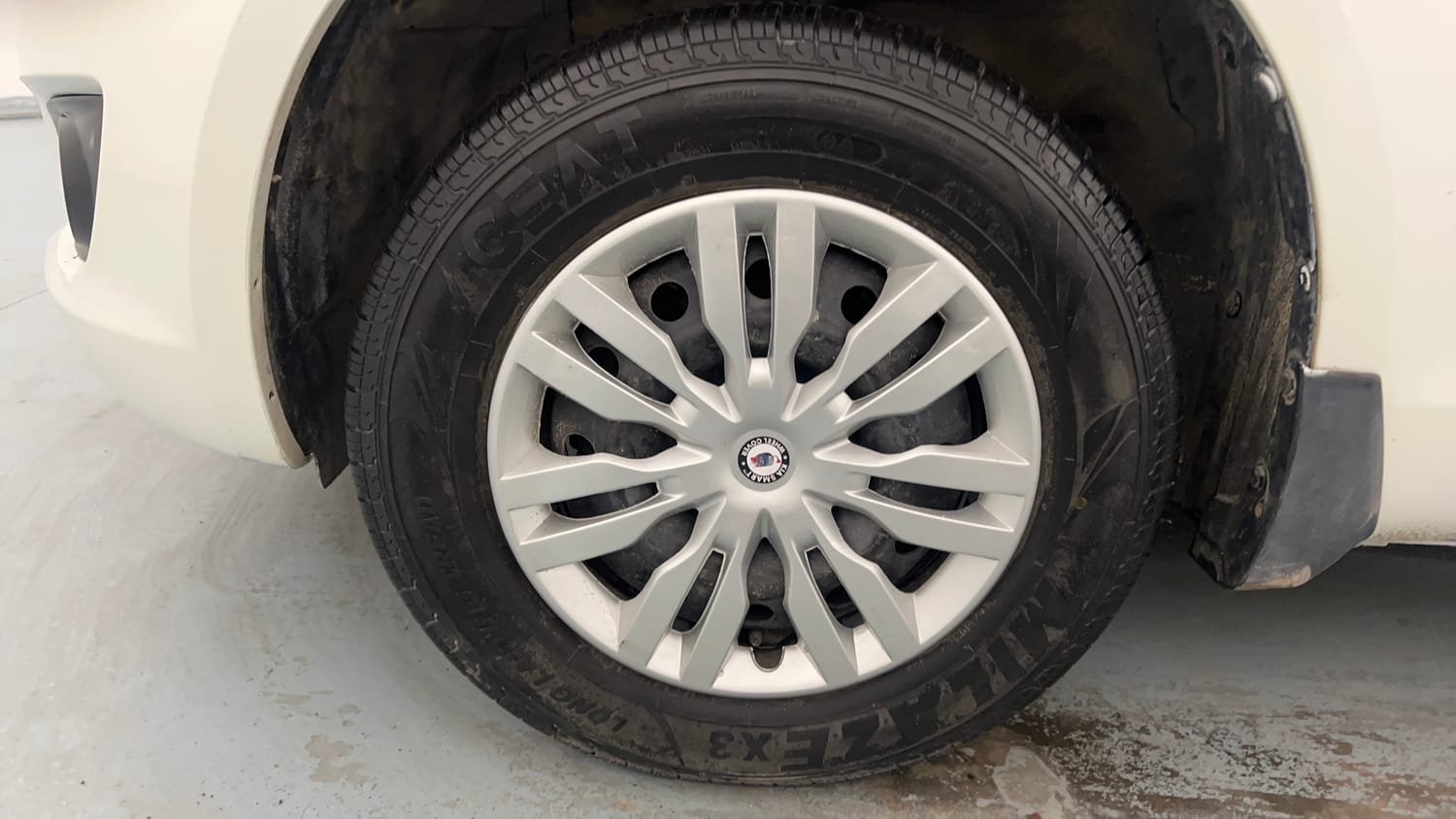 Used 2012 Maruti Suzuki Swift VXi Petrol Manual tyres LEFT FRONT TYRE RIM VIEW
