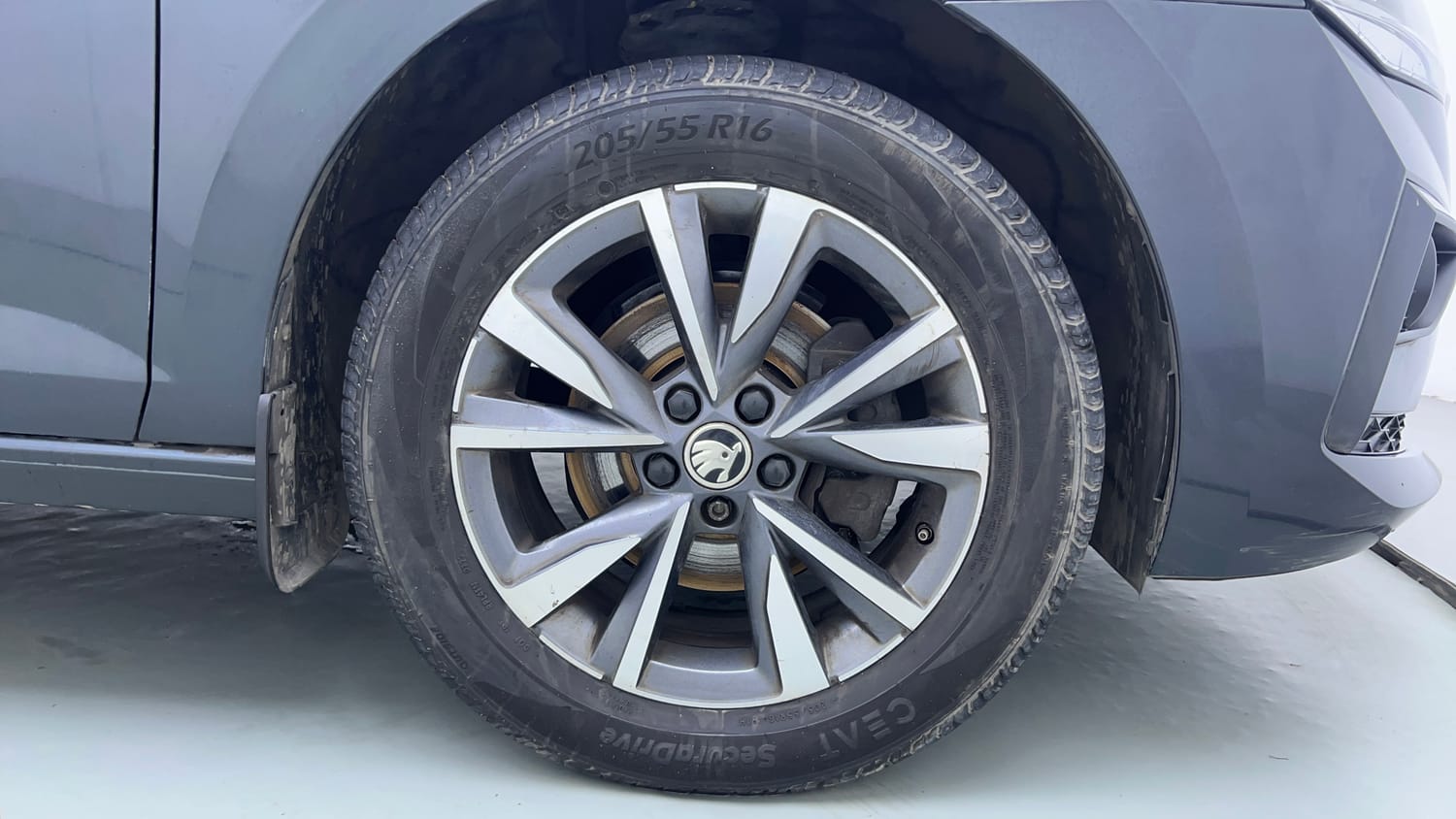 Used 2022 Skoda Slavia Style 1.0L TSI AT Petrol Automatic tyres RIGHT FRONT TYRE RIM VIEW