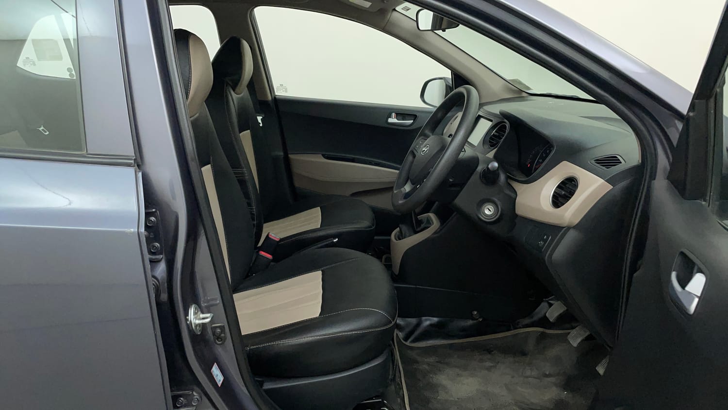 Used 2017 Hyundai Grand i10 Sportz (O) 1.2 Kappa VTVT Petrol Manual interior RIGHT SIDE FRONT DOOR CABIN VIEW
