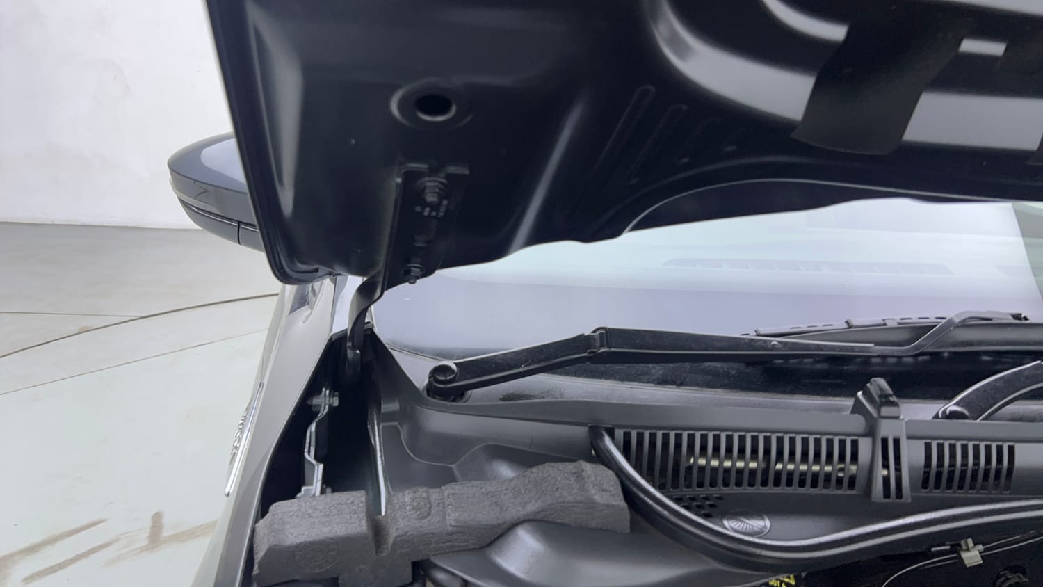 Used 2022 Skoda Slavia Style 1.0L TSI AT Petrol Automatic engine ENGINE RIGHT SIDE HINGE & APRON VIEW