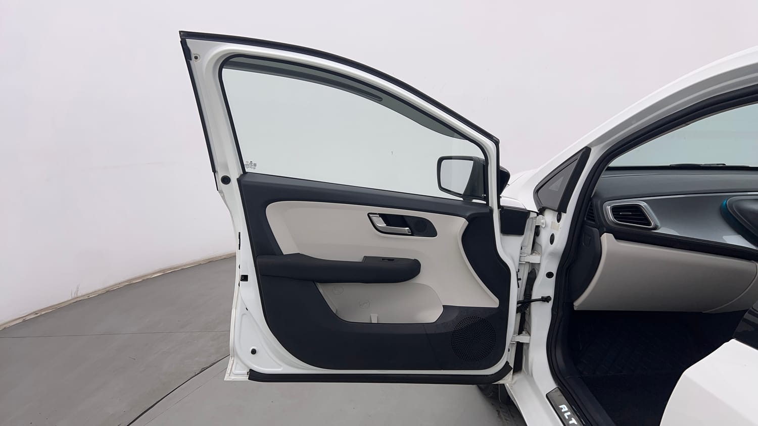 Used 2021 Tata Altroz XZ Plus Petrol Petrol Manual interior LEFT FRONT DOOR OPEN VIEW