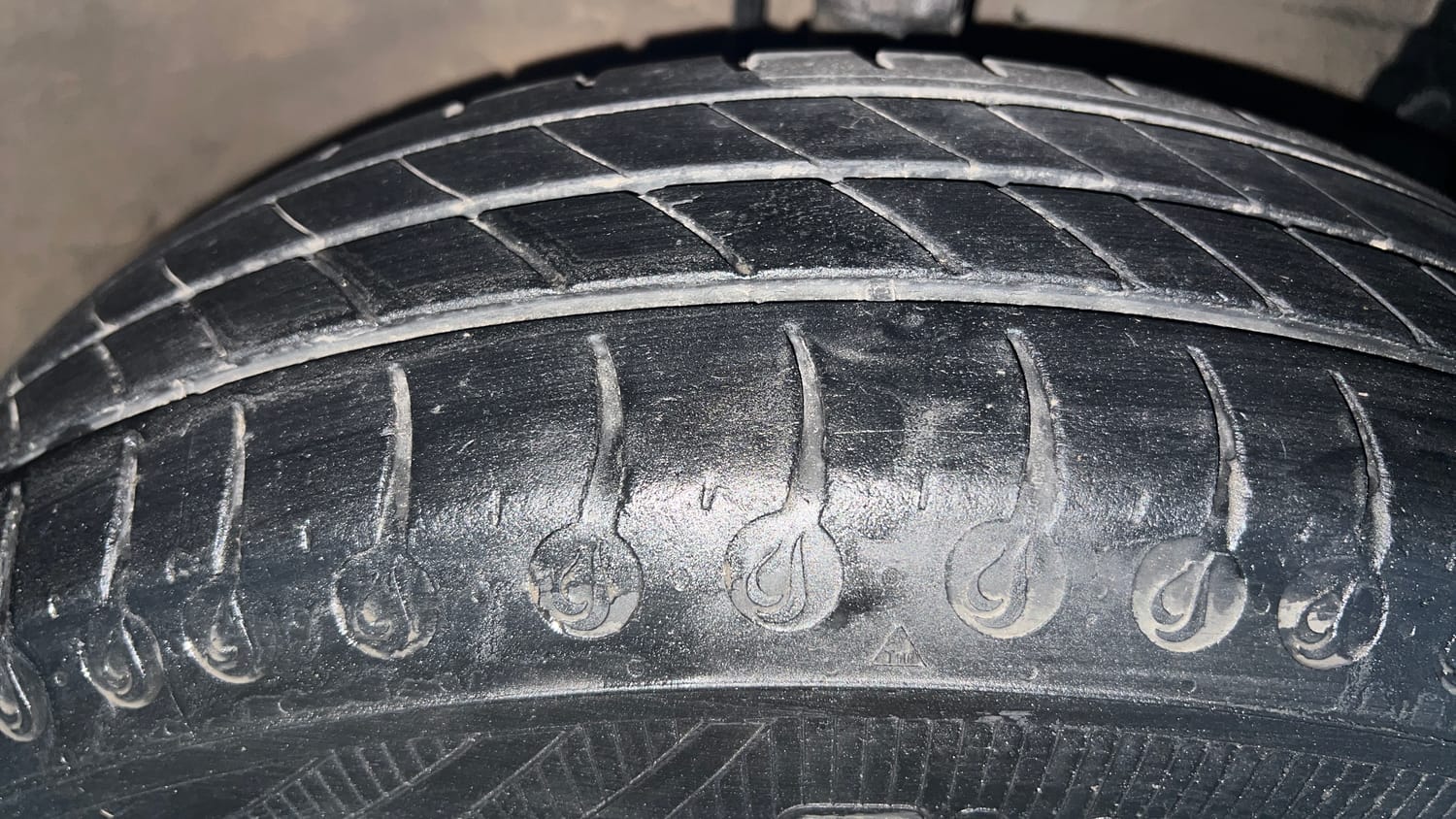 Used 2015 Maruti Suzuki Swift VXi Petrol Manual tyres RIGHT FRONT TYRE TREAD VIEW