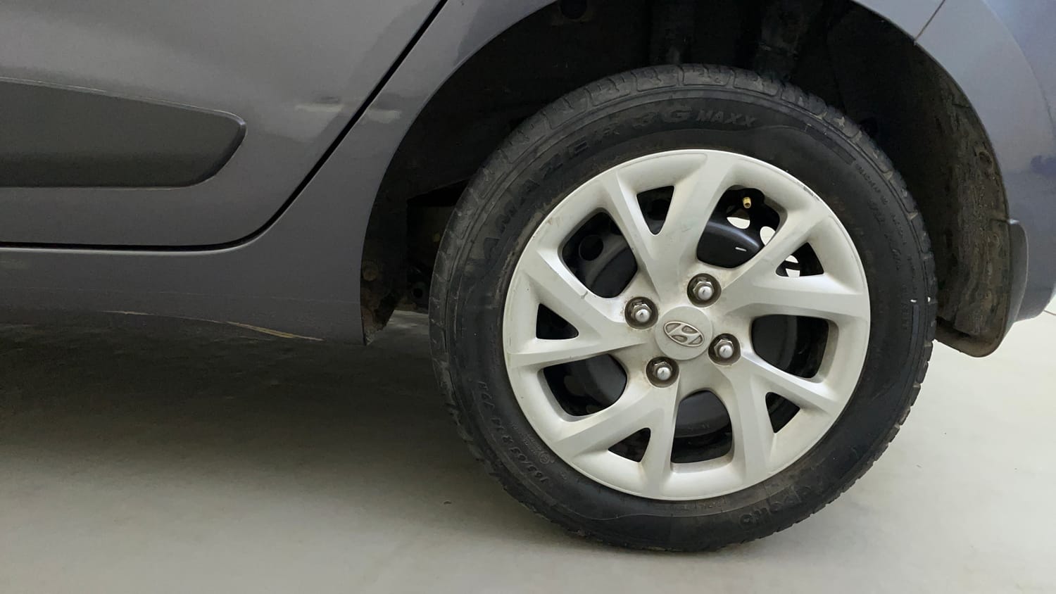 Used 2017 Hyundai Grand i10 Sportz (O) 1.2 Kappa VTVT Petrol Manual tyres LEFT REAR TYRE RIM VIEW