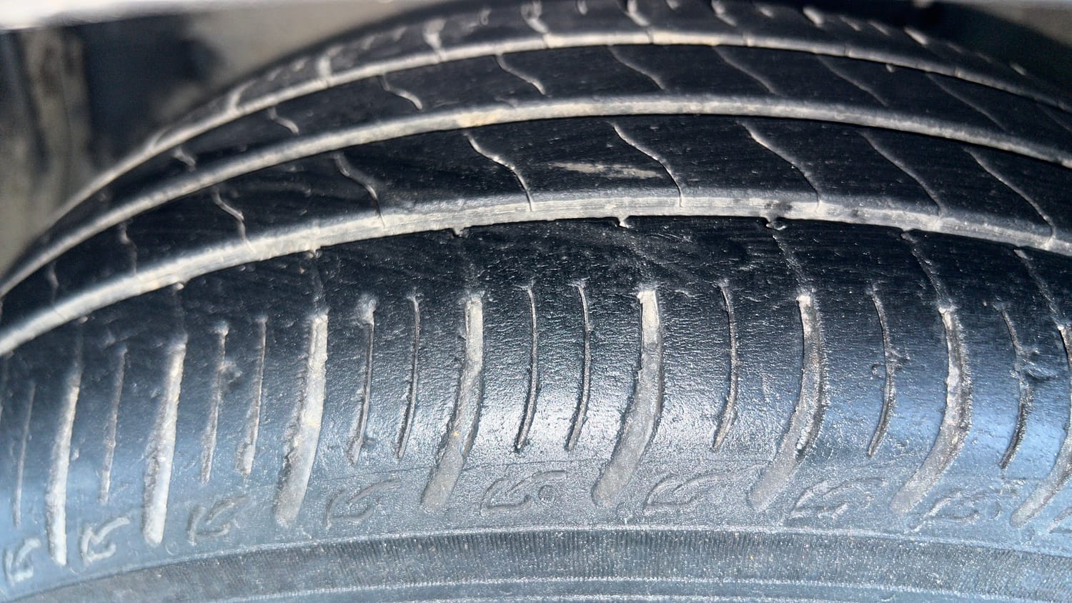 Used 2013 Honda Amaze 1.2 VX AT i-VTEC Petrol Automatic tyres LEFT FRONT TYRE TREAD VIEW